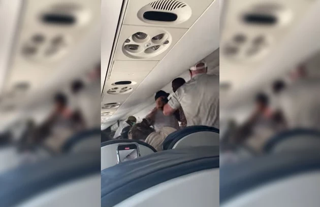 Two Dudes Brawled Over a Reclined Seat on a Flight to Austin