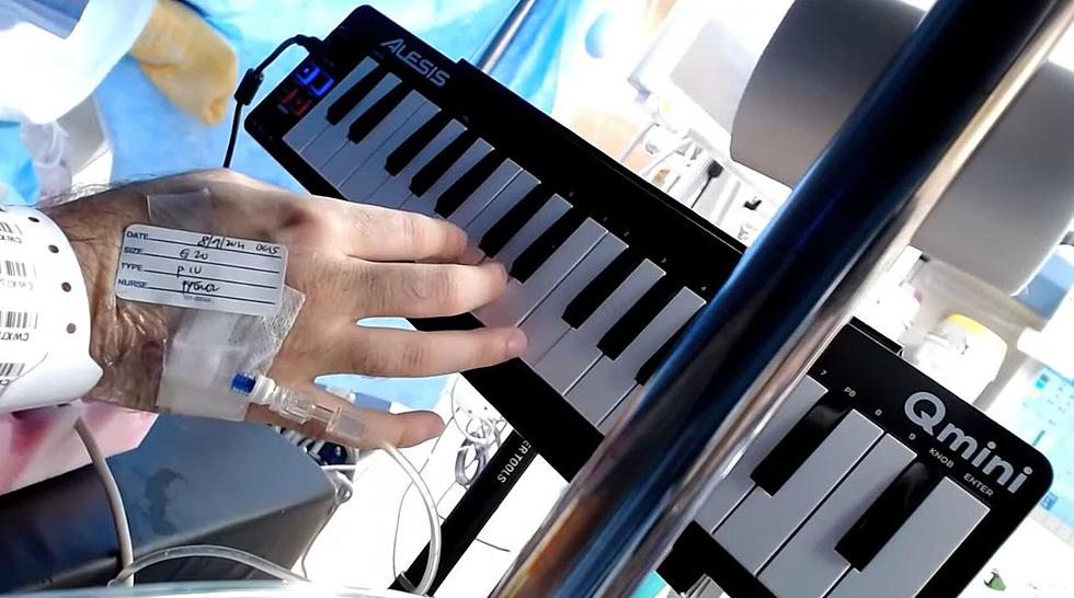 Amazing Video Shows Texas Man Playing Piano During Brain Surgery