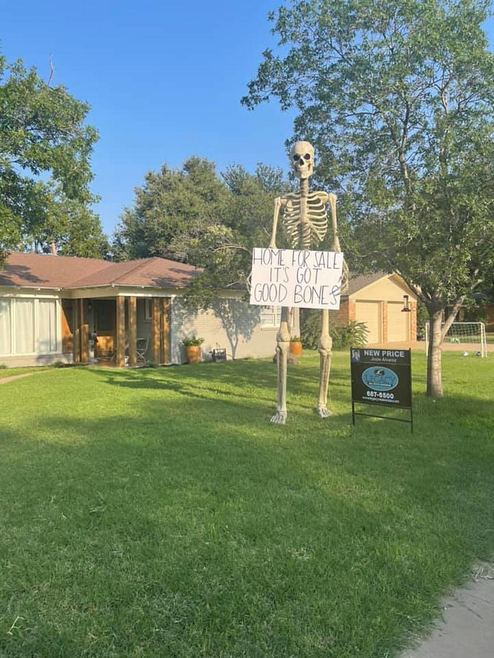 Texas Family Uses Giant Skeletons to Try and Sell Home
