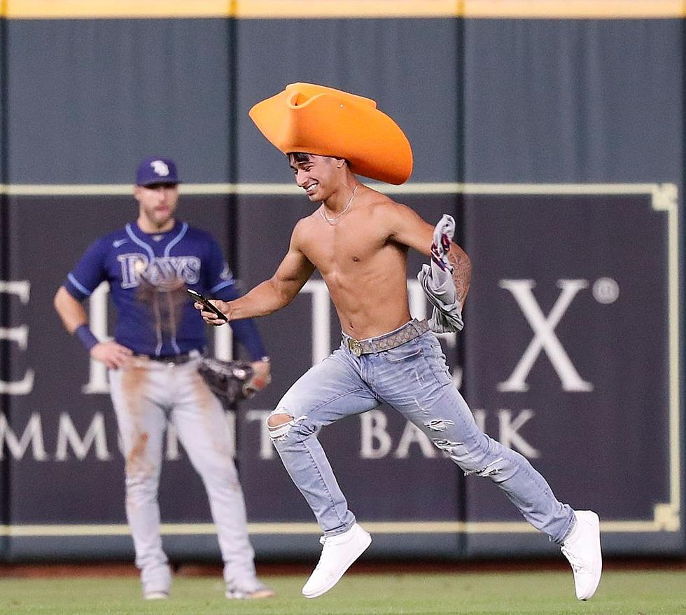 Astros Fans Take Selfies While Running from Security on the Field