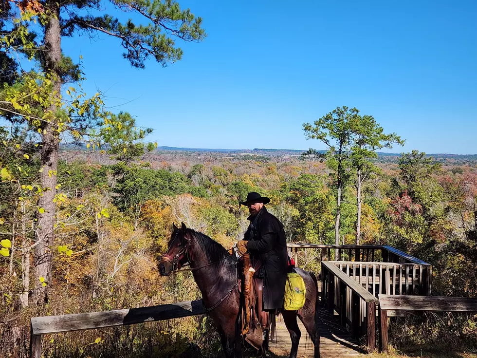 Man Riding 1,000 Miles Across Texas on Horseback to Raise Awareness of Veteran Homelessness