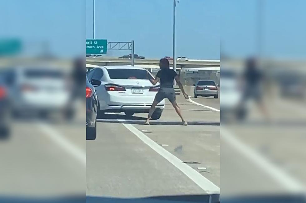 Man Stuck in Dallas Traffic Jumps Out of Car for Some Twerking