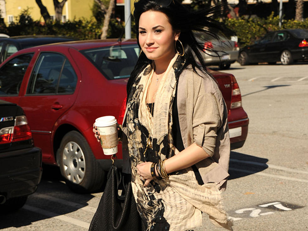 Demi Lovato’s Mom Enters Rehab to Deal With ‘Her Own Issues’