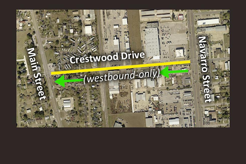 Traffic on Crestwood Drive between Navarro and Main Only Goes West