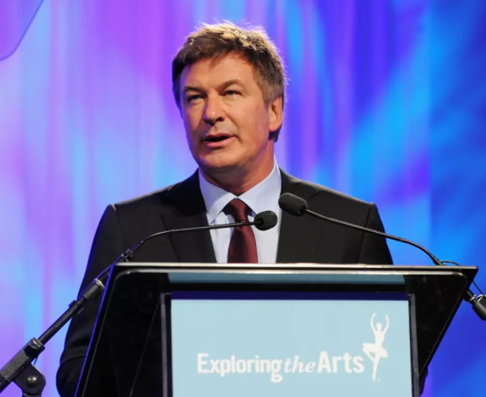 30 Rock Star Alec Baldwin Kicked Of American Airlines Flight For Playing ‘Words With Friends’
