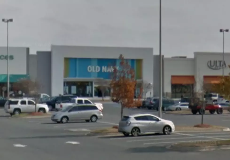Vehicle Break-in at Bossier City Old Navy Store