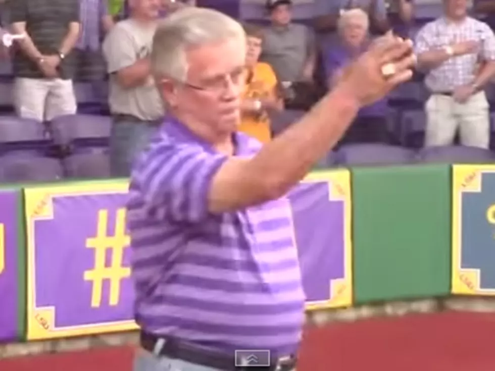 LSU&#8217;s Jim Hawthorne Sings National Anthem At Tigers Baseball Game [VIDEO]