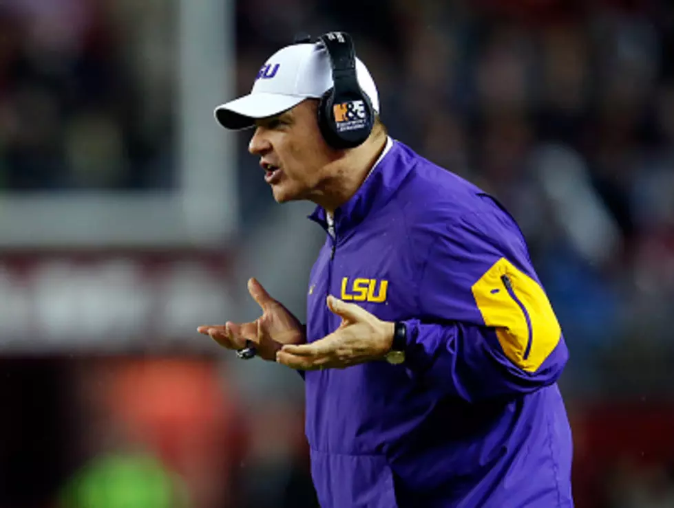 LSU Fullback Wipes Out Les Miles In Sideline Hit [VIDEO]