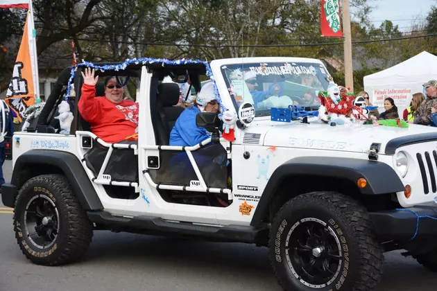 Watch Erin McCarty&#8217;s Amazing Throw at Benton&#8217;s Christmas Parade [VIDEO]