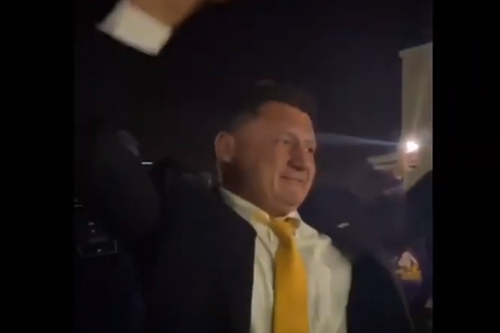 Jubilant Fans Welcome Coach O and Team Back to Baton Rouge [VIDEO]