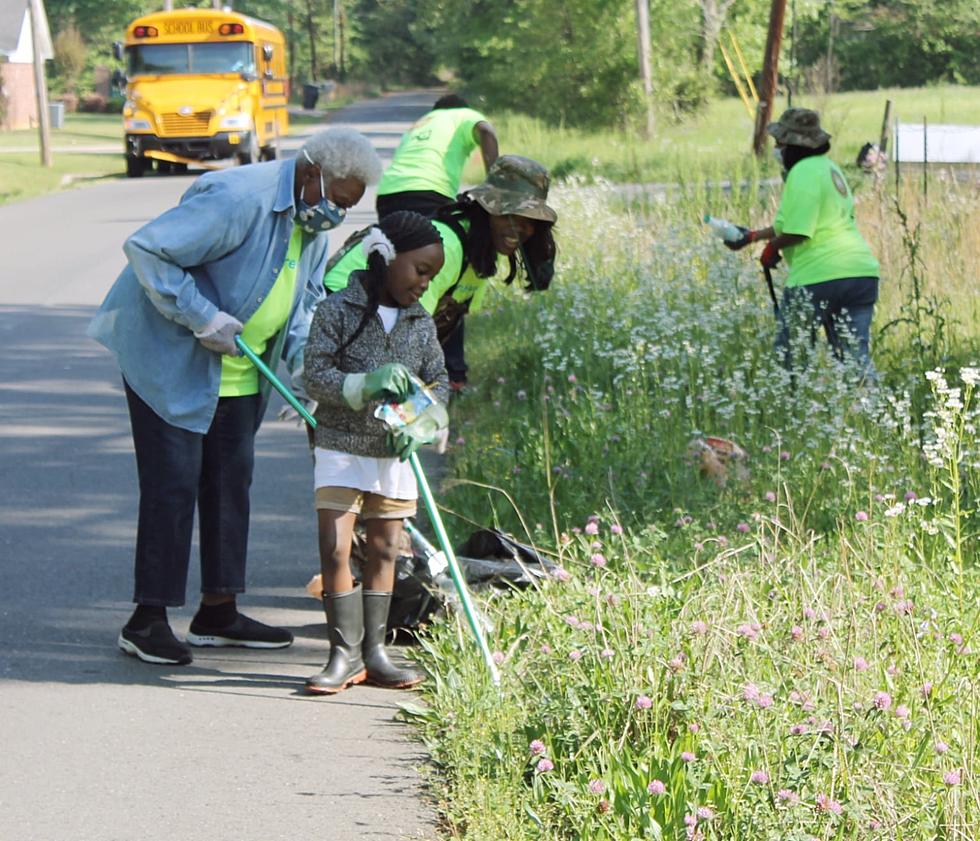 More than 700 Help with Citywide Cleanup