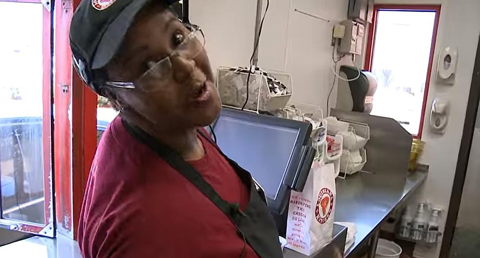 Louisiana Popeyes Worker Sings to Her Customers