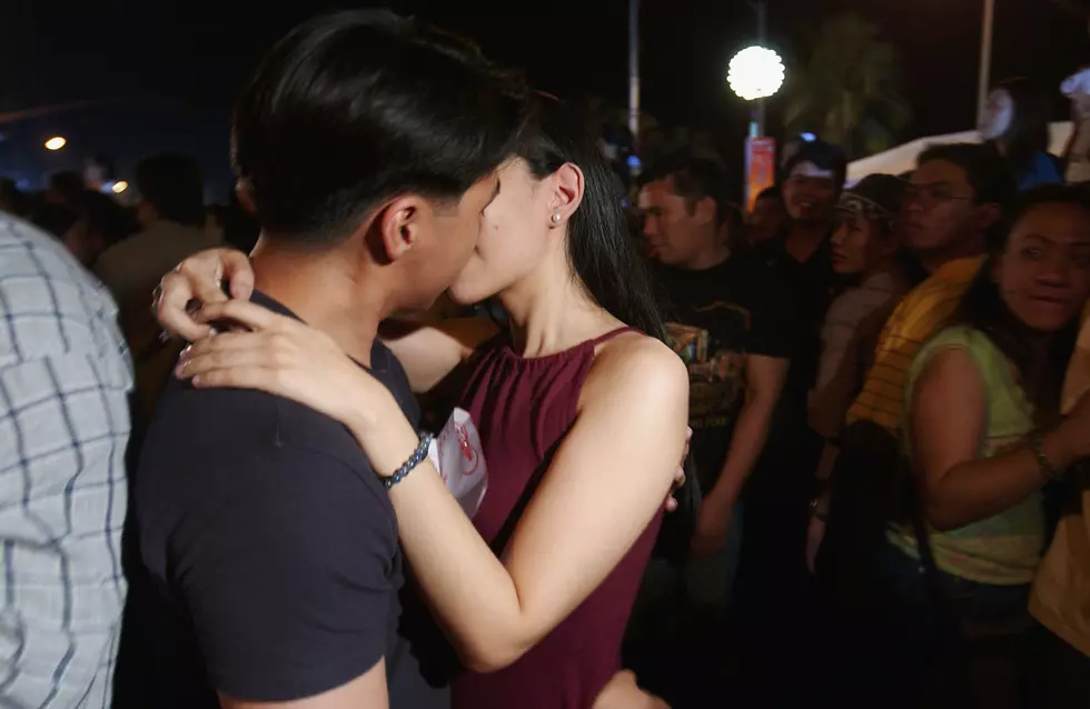 Record Set for the Longest Kiss!