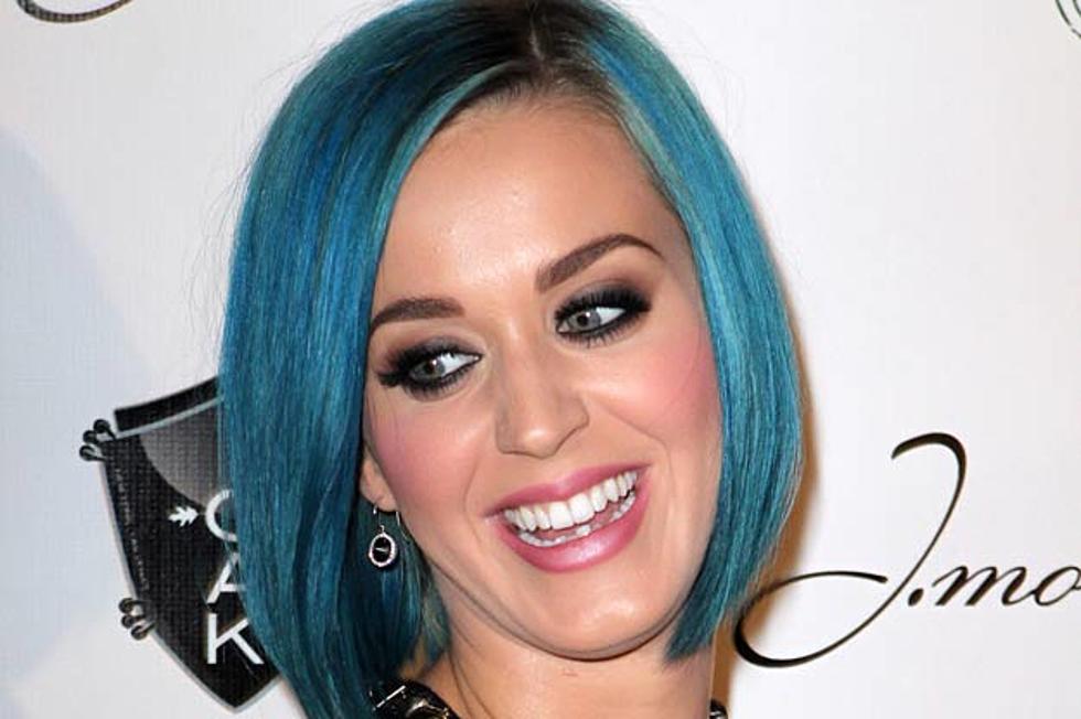 Katy Perry Signs Divorce Papers With Smiley Face