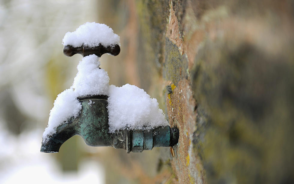 How to Deal With Frozen Pipes