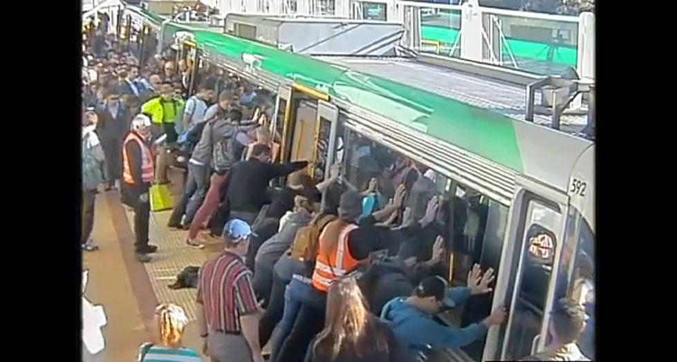 Passengers Rescue Man on Subway Platform [Video]