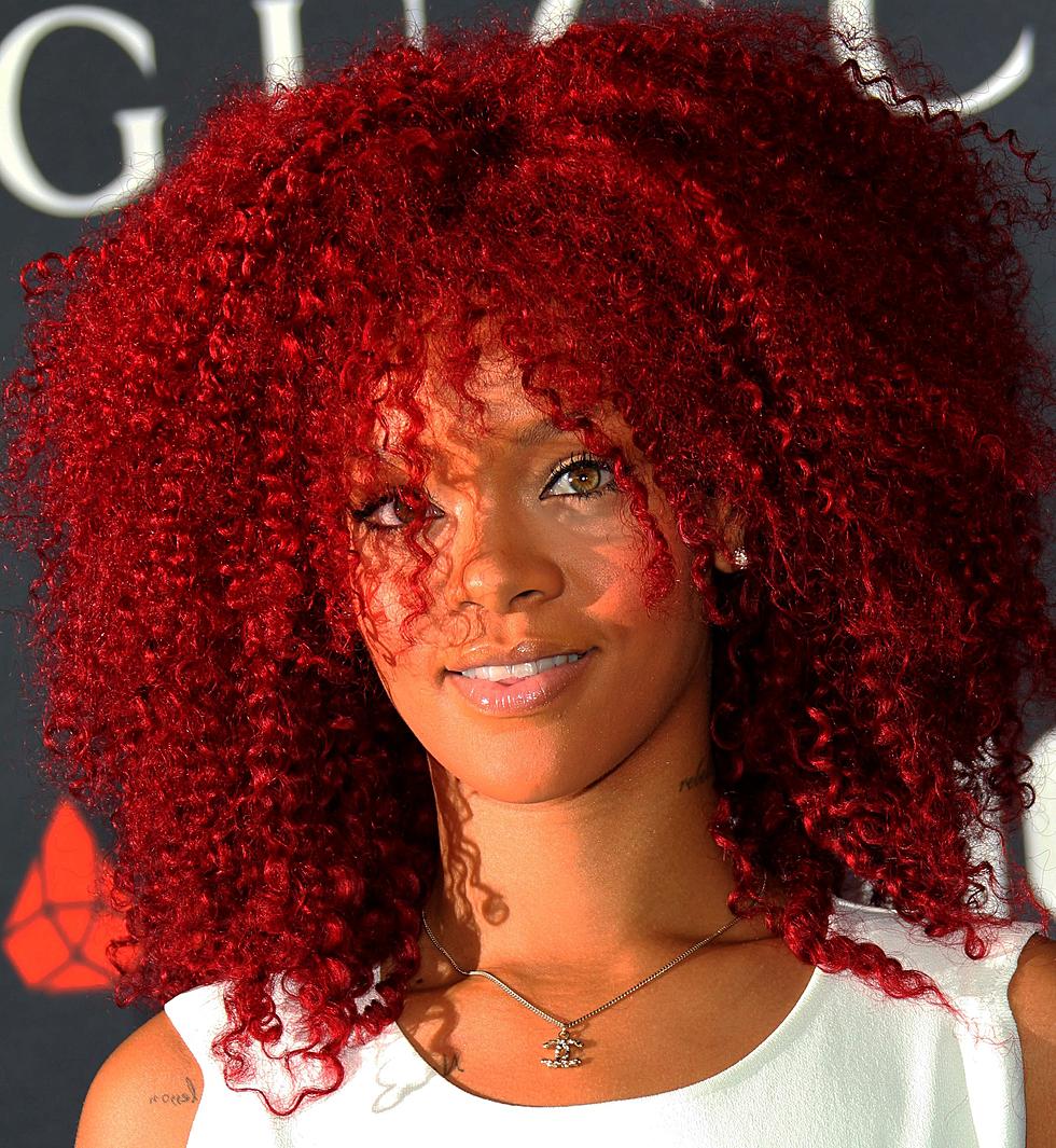 Rihanna Plays The ‘Field!’