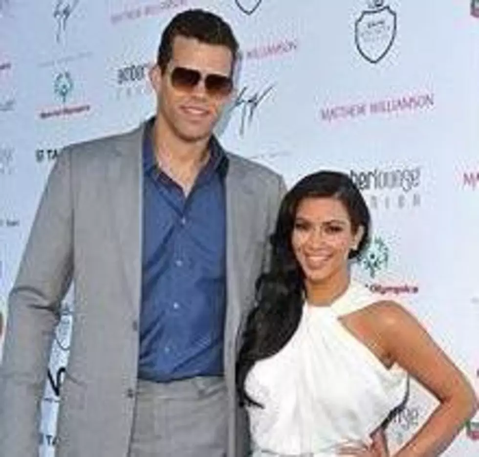 Kim Kardashian Crashes Kris&#8217; Bachelor Party