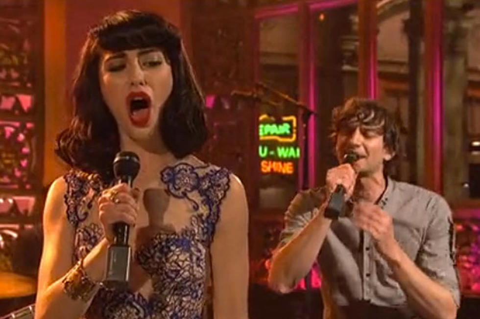 Watch Gotye + Kimbra Perform ‘Somebody That I Used to Know’ on ‘SNL’