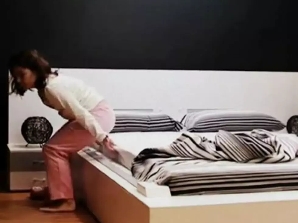 A Bed That Makes Itself? Where Have You Been My Whole Life!?! [Video]