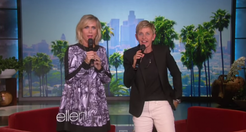 Ellen DeGeneres And Kristen Wiig Sing &#8216;Let It Go&#8217; (VIDEO)