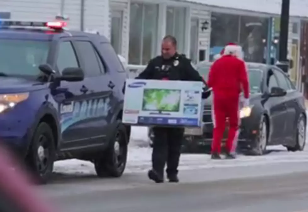 Police in Michigan Pulled People Over to Give Them Christmas Presents