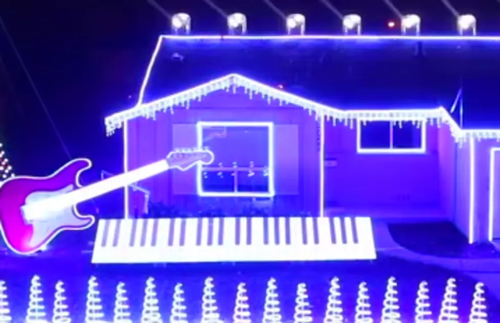 Christmas Lights Sync'd With Star Wars [VIDEO]