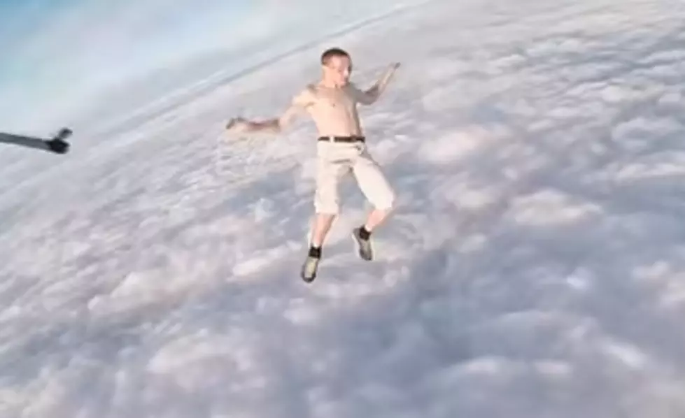 Skydiver Jumps With No Parachute [VIDEO]