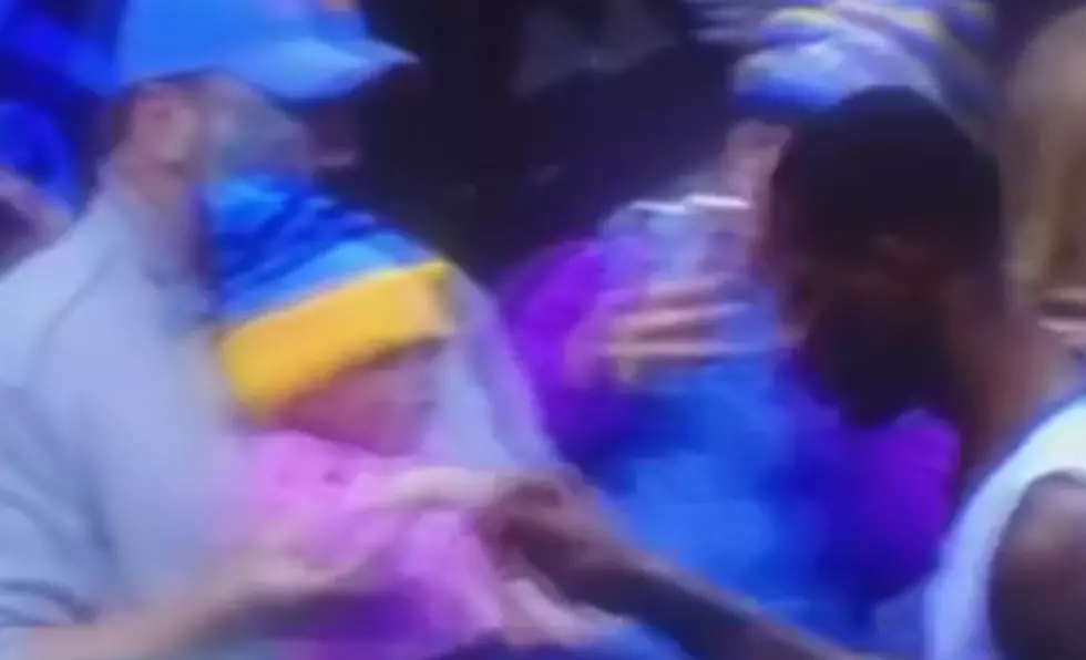 NBA Player Fist Bumped a Baby [VIDEO]