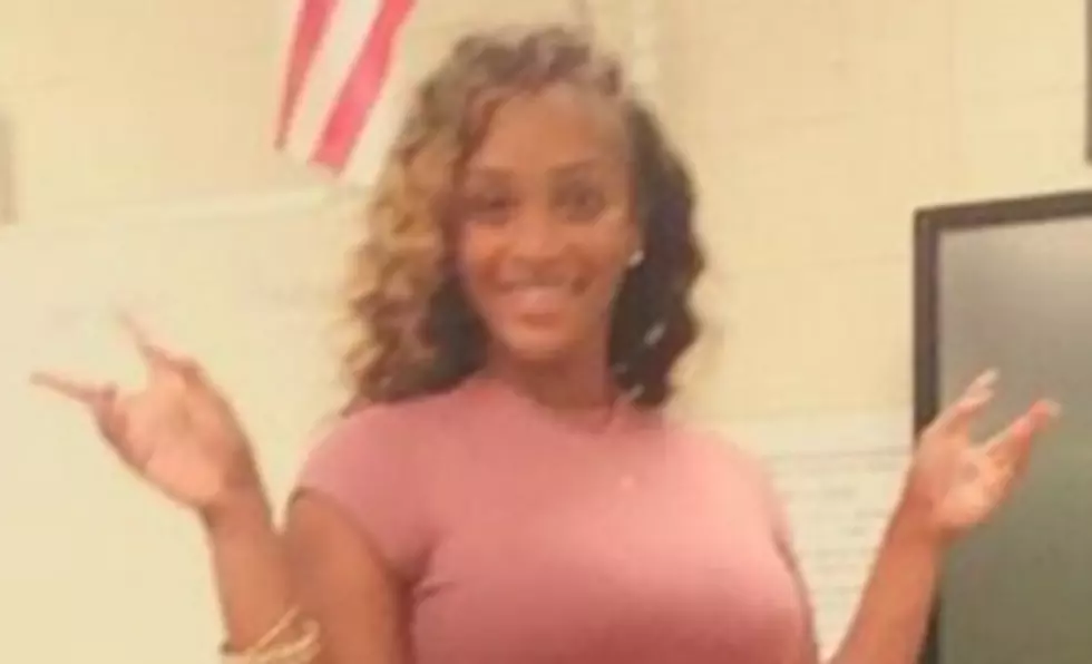People Think This Fourth Grade Teacher’s Outfits Are Inappropriate [PHOTOS]