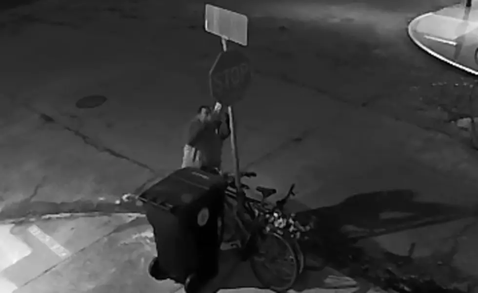 Louisiana Man Destroys Street Sign to Steal a Bike [VIDEO]