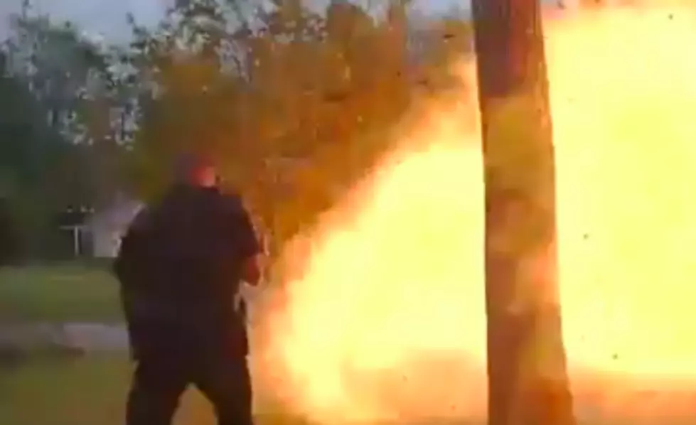 Texas Police Officer Finds Himself Dangerously Close to House Explosion [VIDEO]