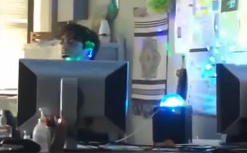 Texas Sub Teacher Brings Karaoke Machine To School, Gets Booted