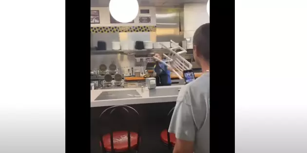 Texas Waffle House Employee Who Caught Chair In Fight Speaks Out