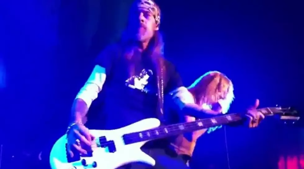 Members Of Sabbath, G N&#8217; R, Pantera, Alice In Chains Perform At DimeBash 2011 [VIDEO]