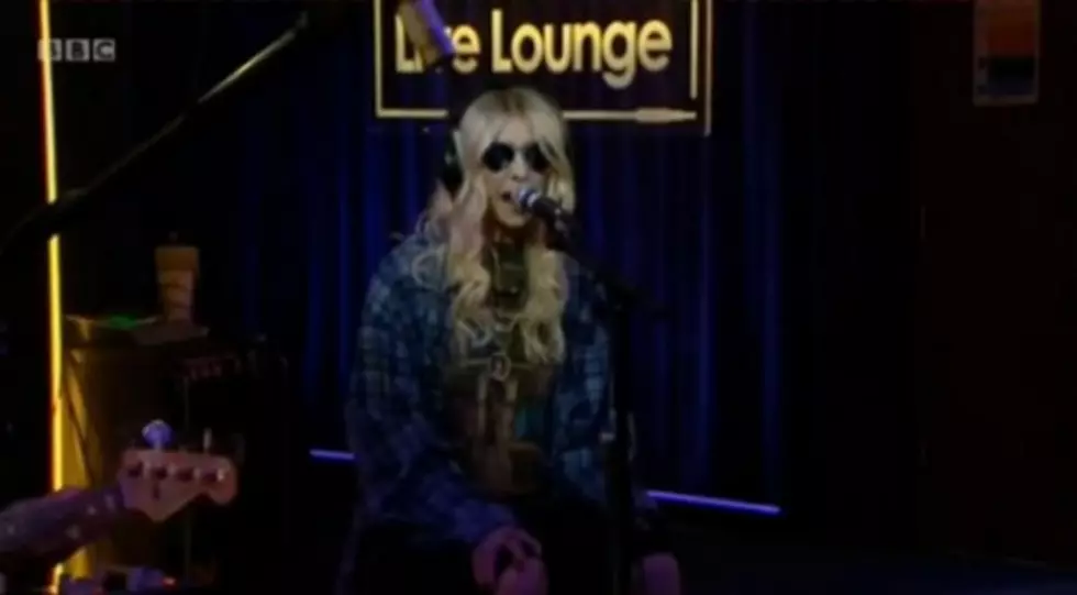 The Pretty Reckless (and Sid From Heaven&#8217;s Basement) Cover Oasis&#8217;s &#8216;Champagne Supernova&#8217; [VIDEO]