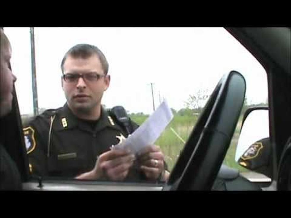 Police Officer Busted by Citizen for Not Wearing Seat Belt [VIDEO]