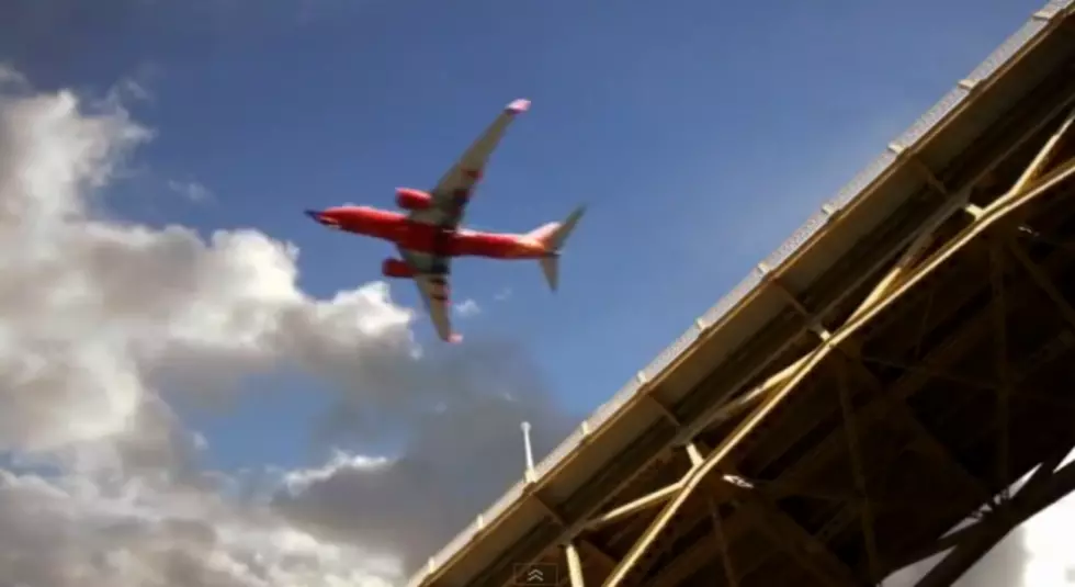 Time-Lapse Video of Planes Landing at an Airport &#8212; Lucky Larry&#8217;s Cool Video of the Day