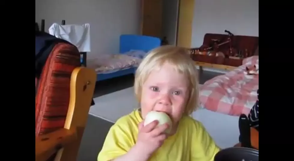 Little Girl Eating Raw Onions [VIDEO]