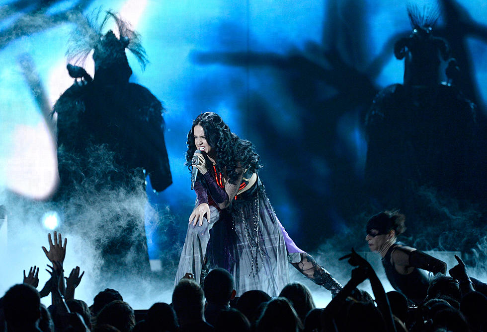 Katy Perry’s ‘Dark Horse’ Performance Reminded Me Of Disney’s Maleficent Trailer [VIDEOS]