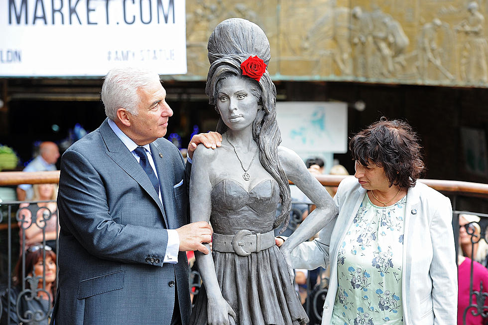 Amy Winehouse Statue Unveiled [VIDEO + PHOTO]