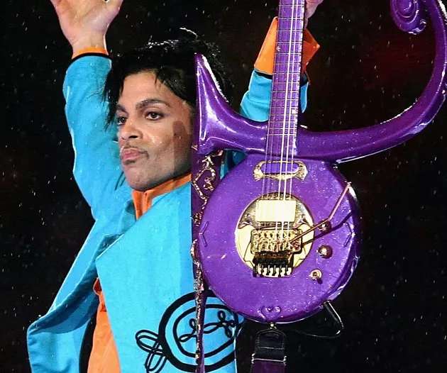 Watch Prince Perform &#8216;Purple Rain&#8217; In The Rain At Super Bowl XLI