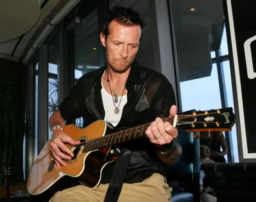 Scott Weiland Talks New Book and Performs on Leno [AUDIO][VIDEO]