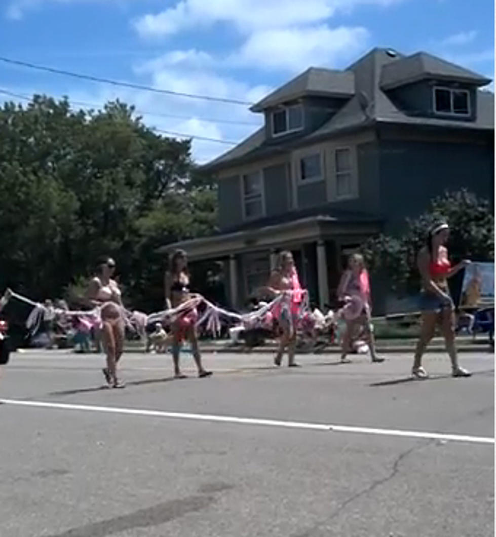 World Record Bikini Parade Turns into a Bust [VIDEO]