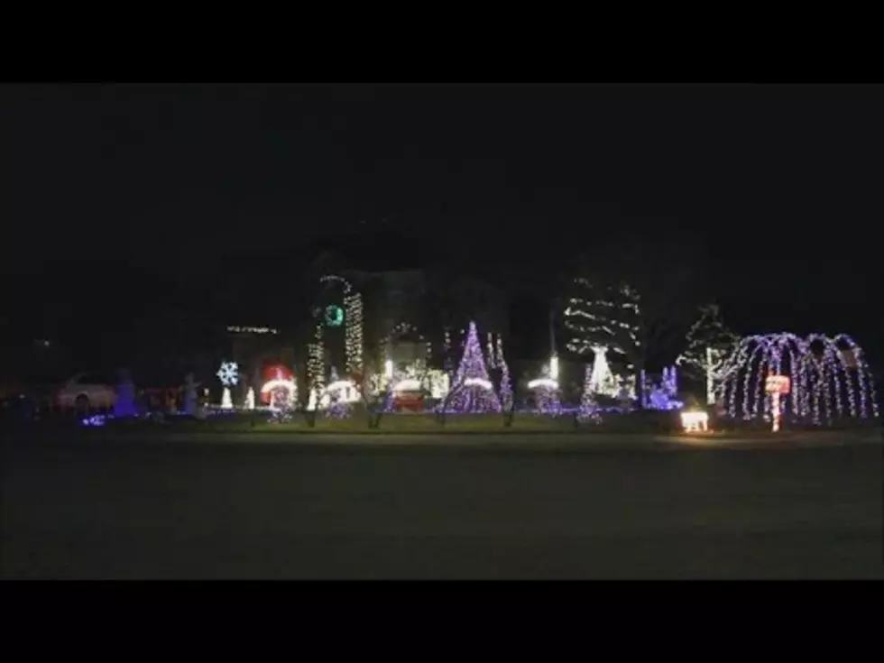 Texas Family Goes Viral With Christmas Light Display
