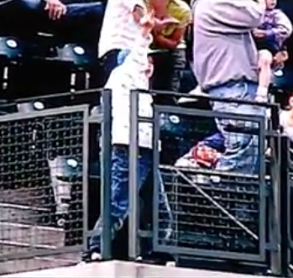 Youngster Shows His Best “Thriller” Moves At Mariners Game [VIDEO]