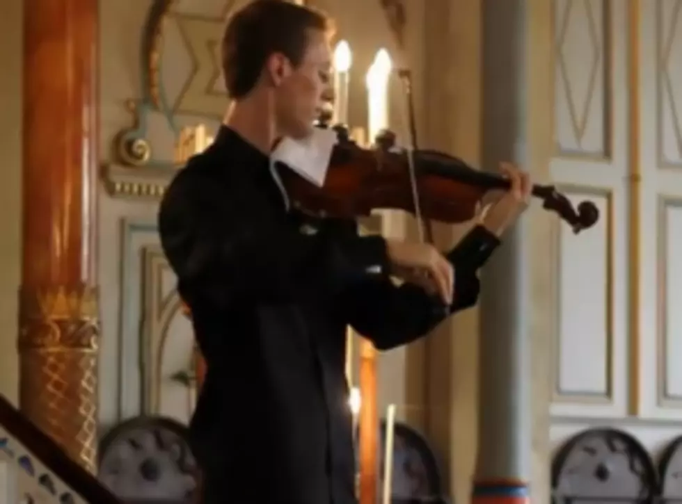 Someone&#8217;s Cell Phone Went Off in a Recital so the Violinist Played Along with the Ringtone [VIDEO]