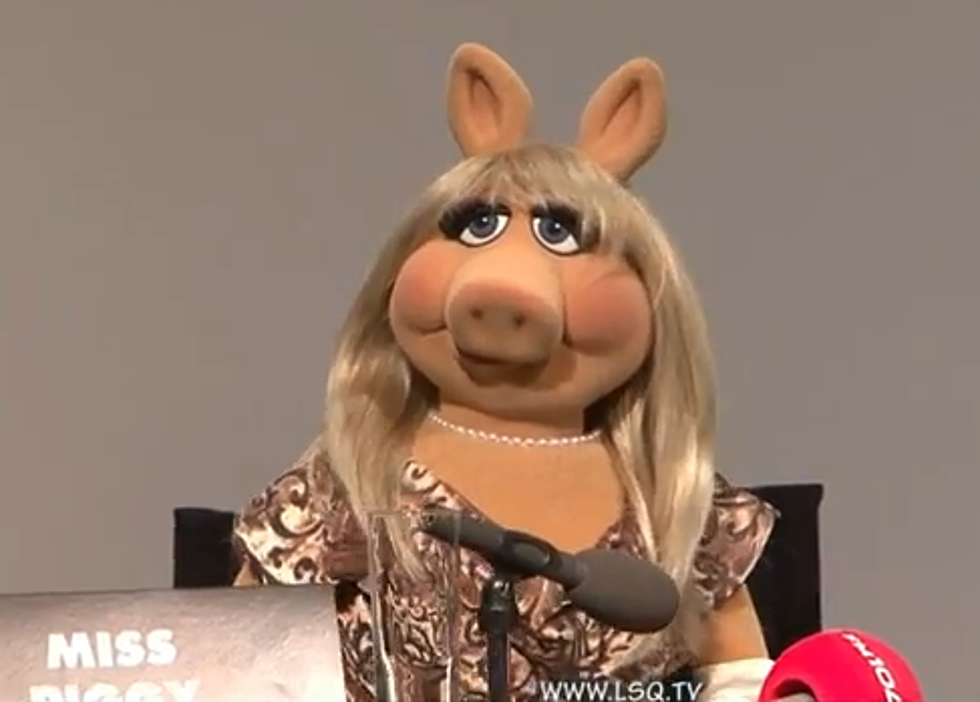Kermit and Miss Piggy Respond to Fox News’s Accusation of Brainwashing [VIDEO]