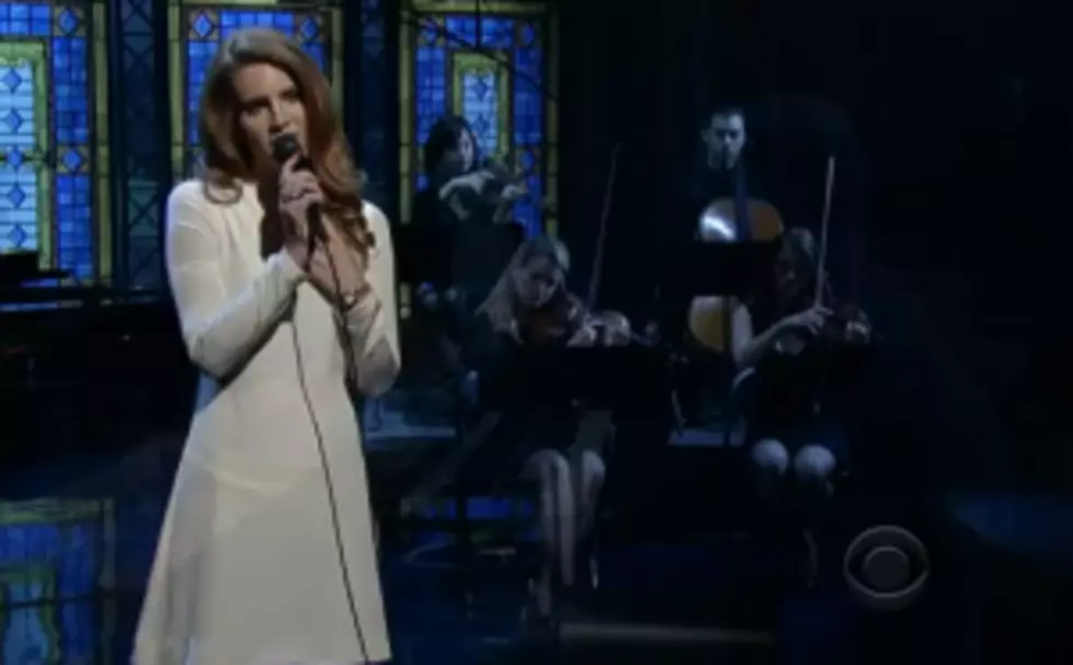 Lana Del Rey Performs &#8216;Video Games&#8217; on Late Show with David Letterman [VIDEO]