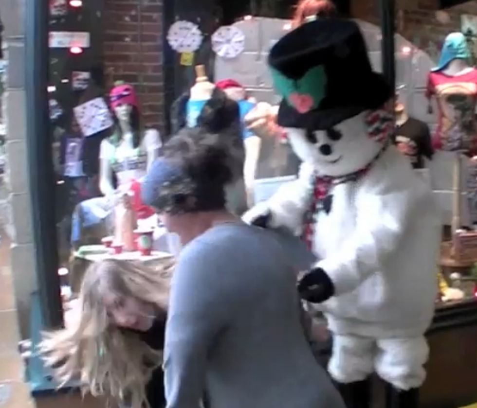 Merry Nightmares: Evil but Hilarious Snowman on the Loose [VIDEO]